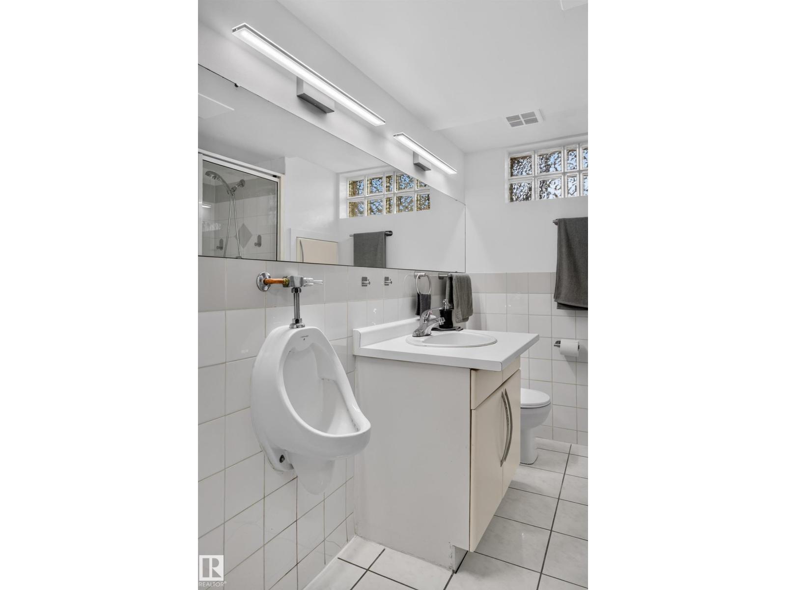4813 115 AV NW - 36