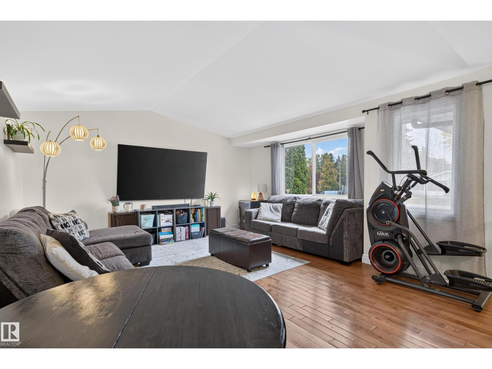 1594 69 Street NW - Image 9