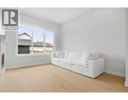 2pc Bathroom - 258 17 Avenue, Calgary, AB T2E1L8 Photo 11