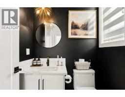 4pc Bathroom - 258 17 Avenue, Calgary, AB T2E1L8 Photo 13
