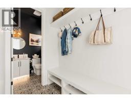 5pc Bathroom - 258 17 Avenue, Calgary, AB T2E1L8 Photo 14