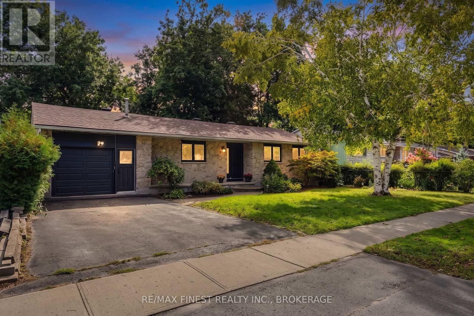 933 MAYFAIR CRESCENT - 1