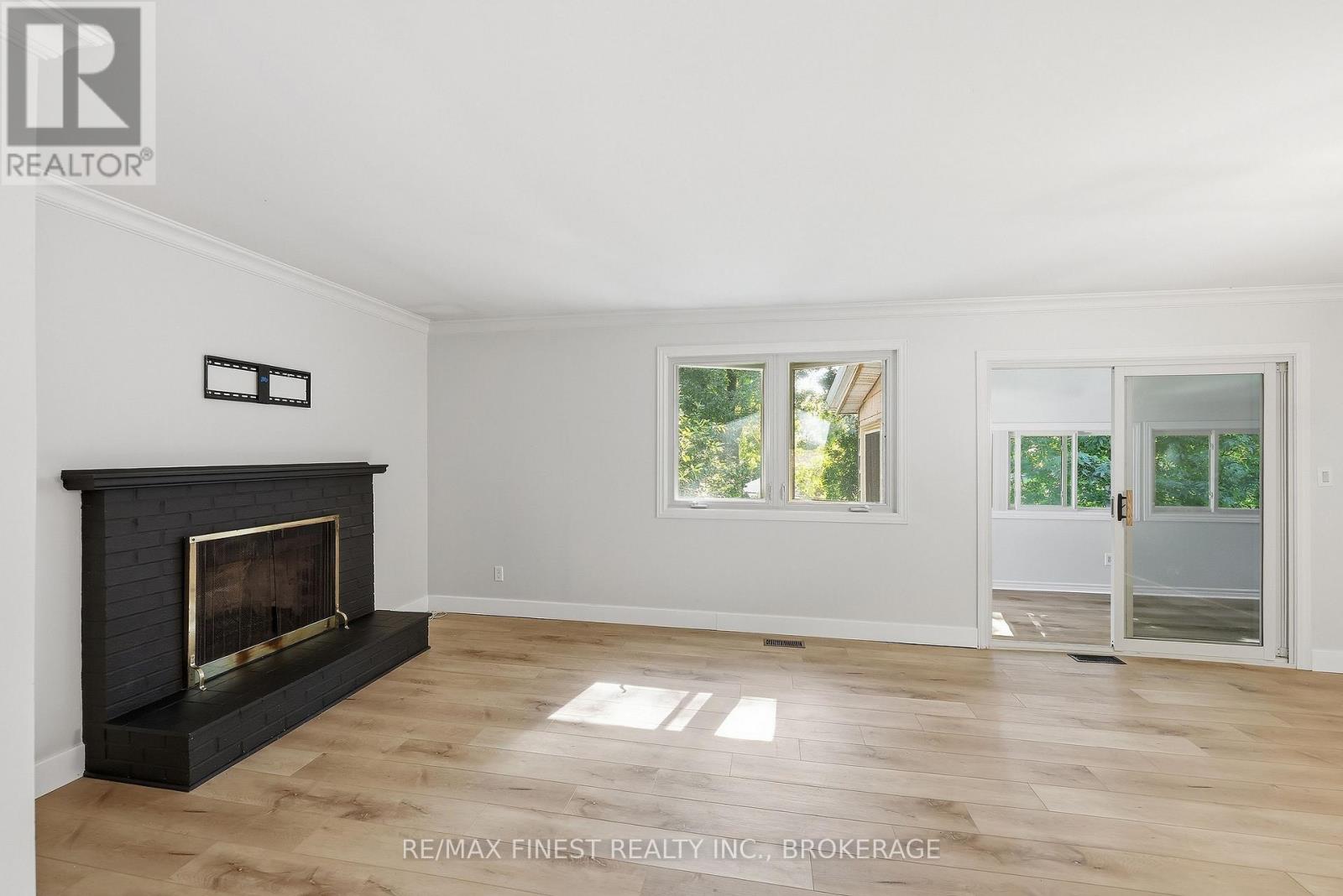 933 MAYFAIR CRESCENT - 10