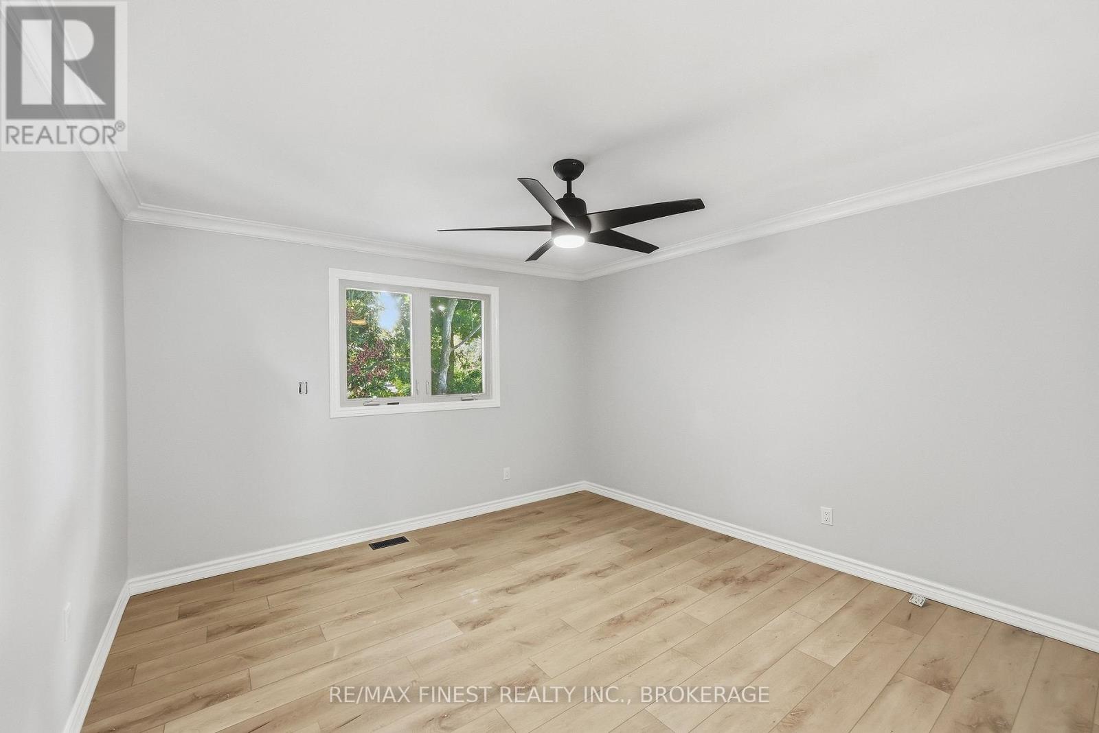 933 MAYFAIR CRESCENT - 19