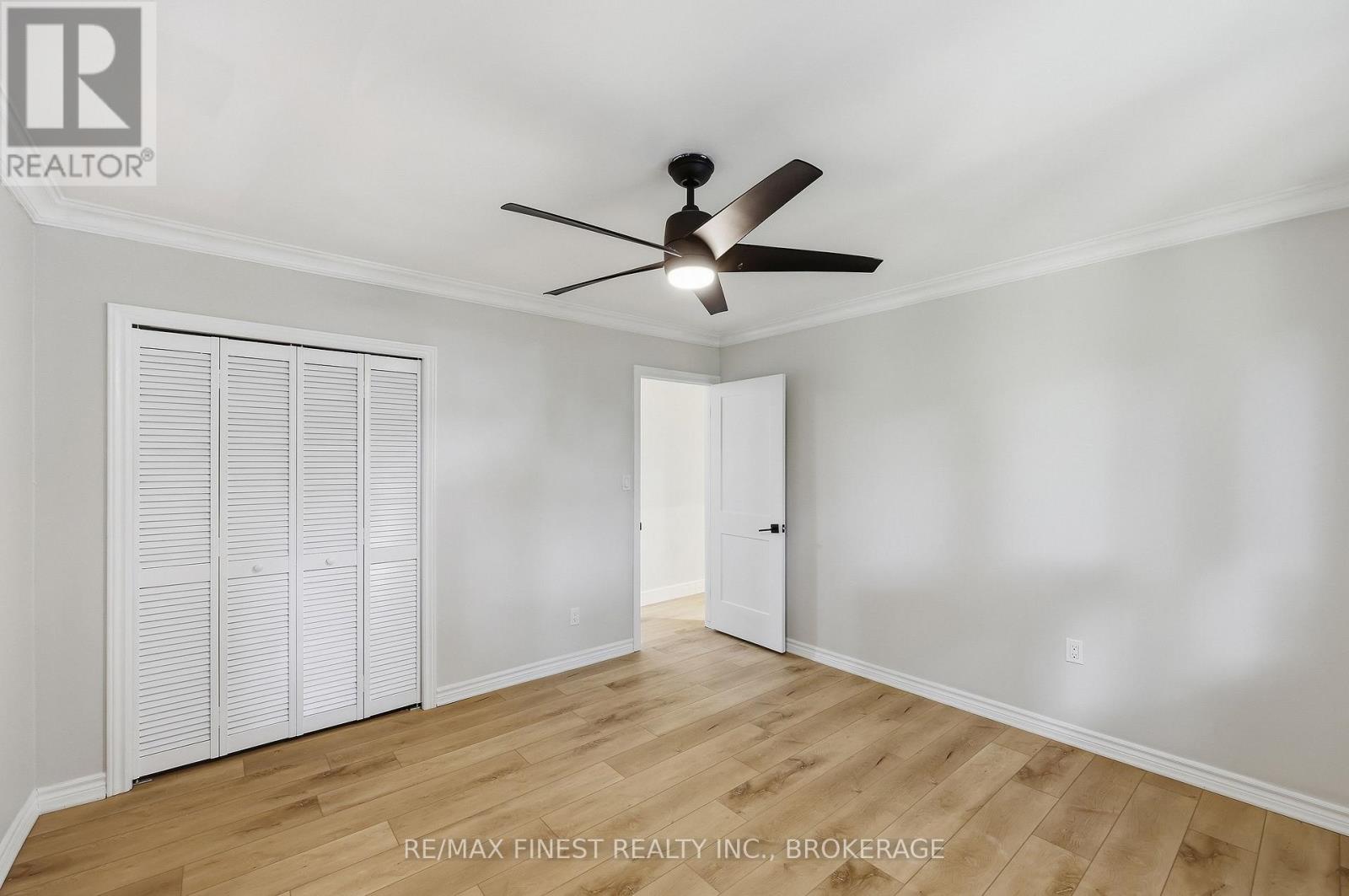933 MAYFAIR CRESCENT - 21