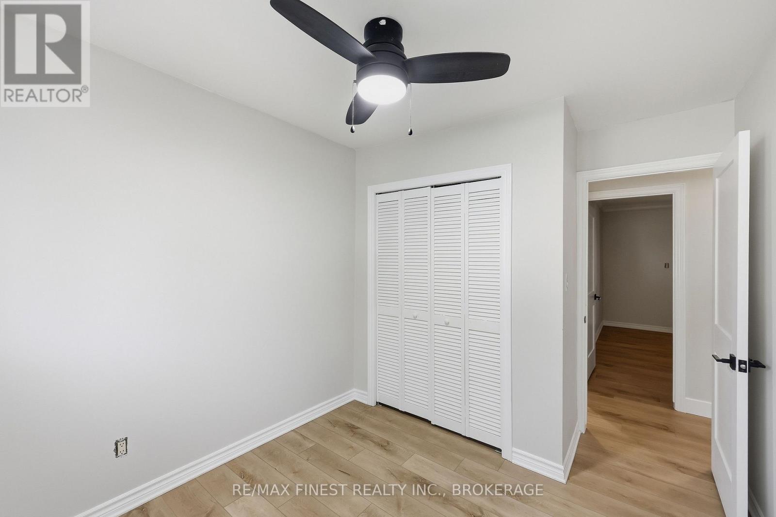 933 MAYFAIR CRESCENT - 23