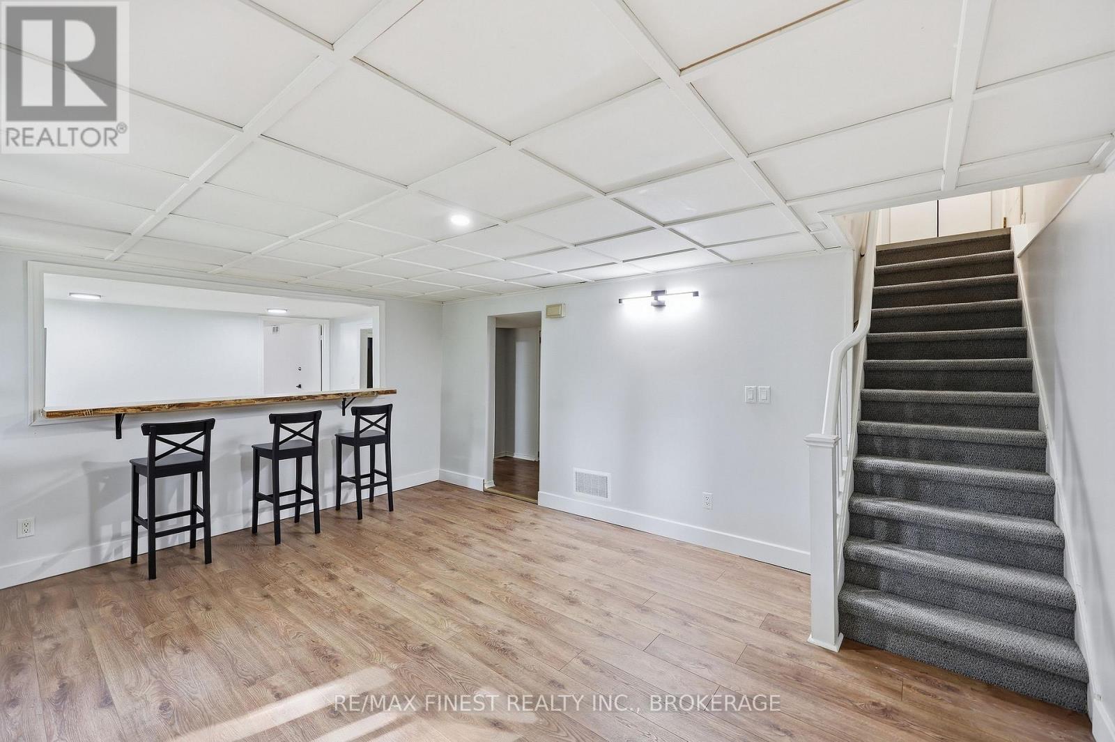 933 MAYFAIR CRESCENT - Image 27