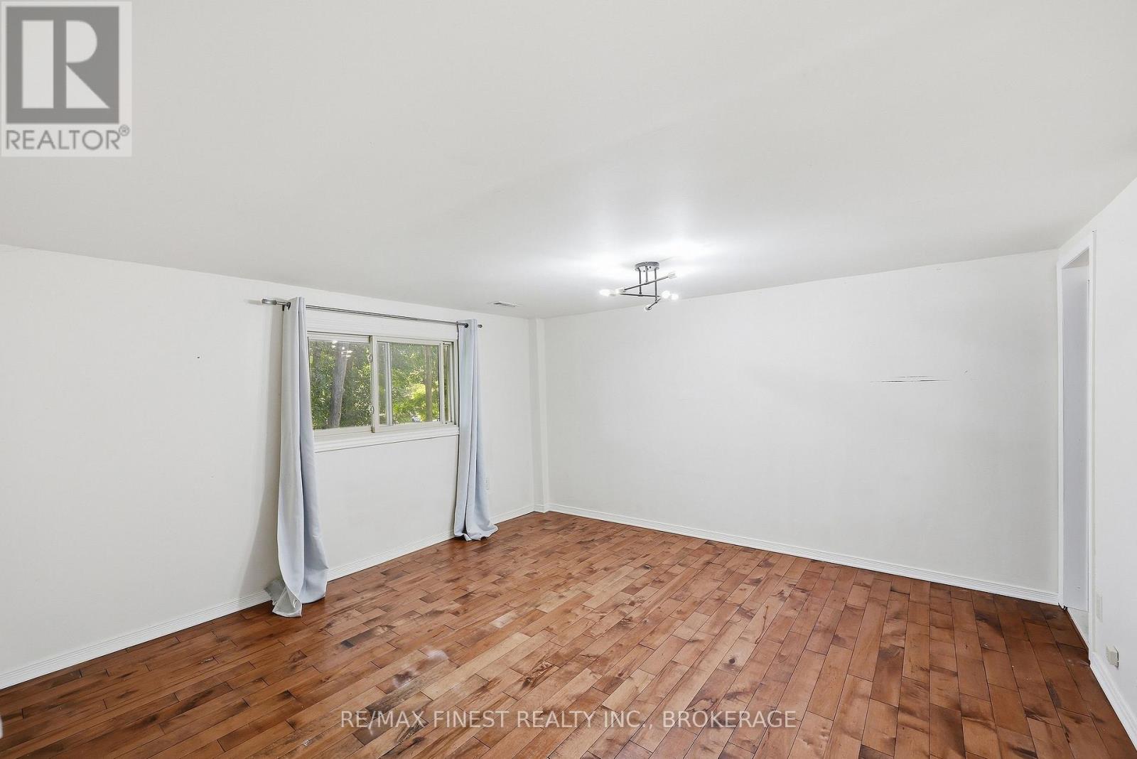 933 MAYFAIR CRESCENT - Image 33