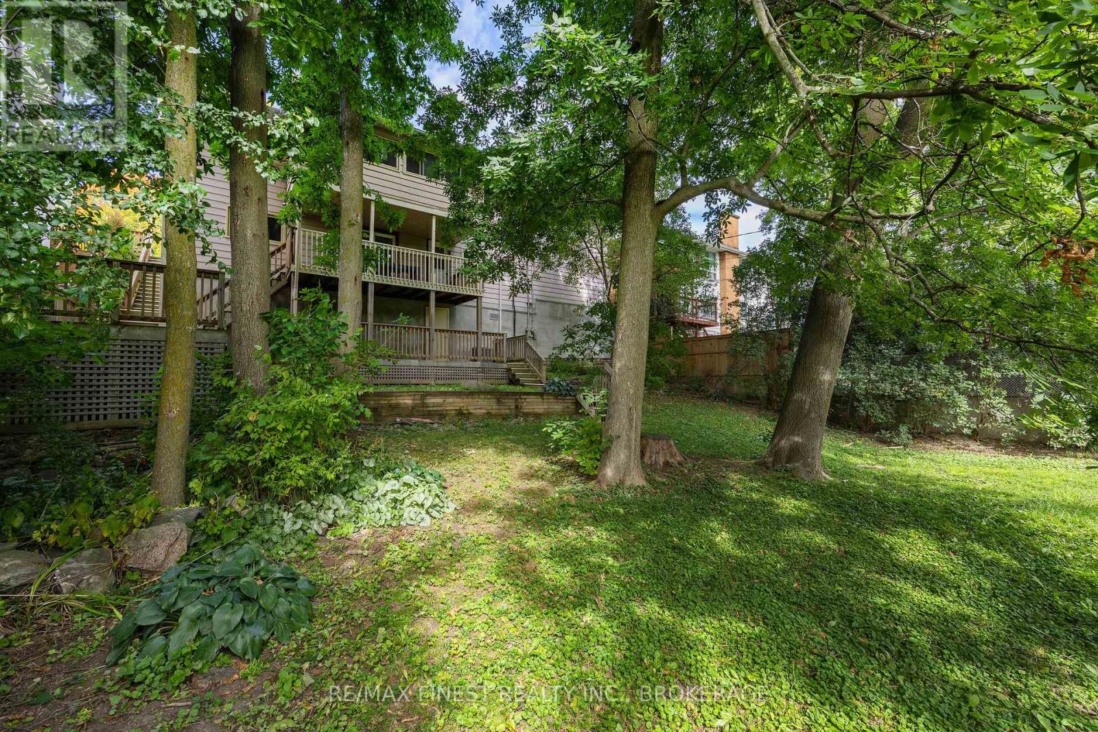 933 MAYFAIR CRESCENT - 38