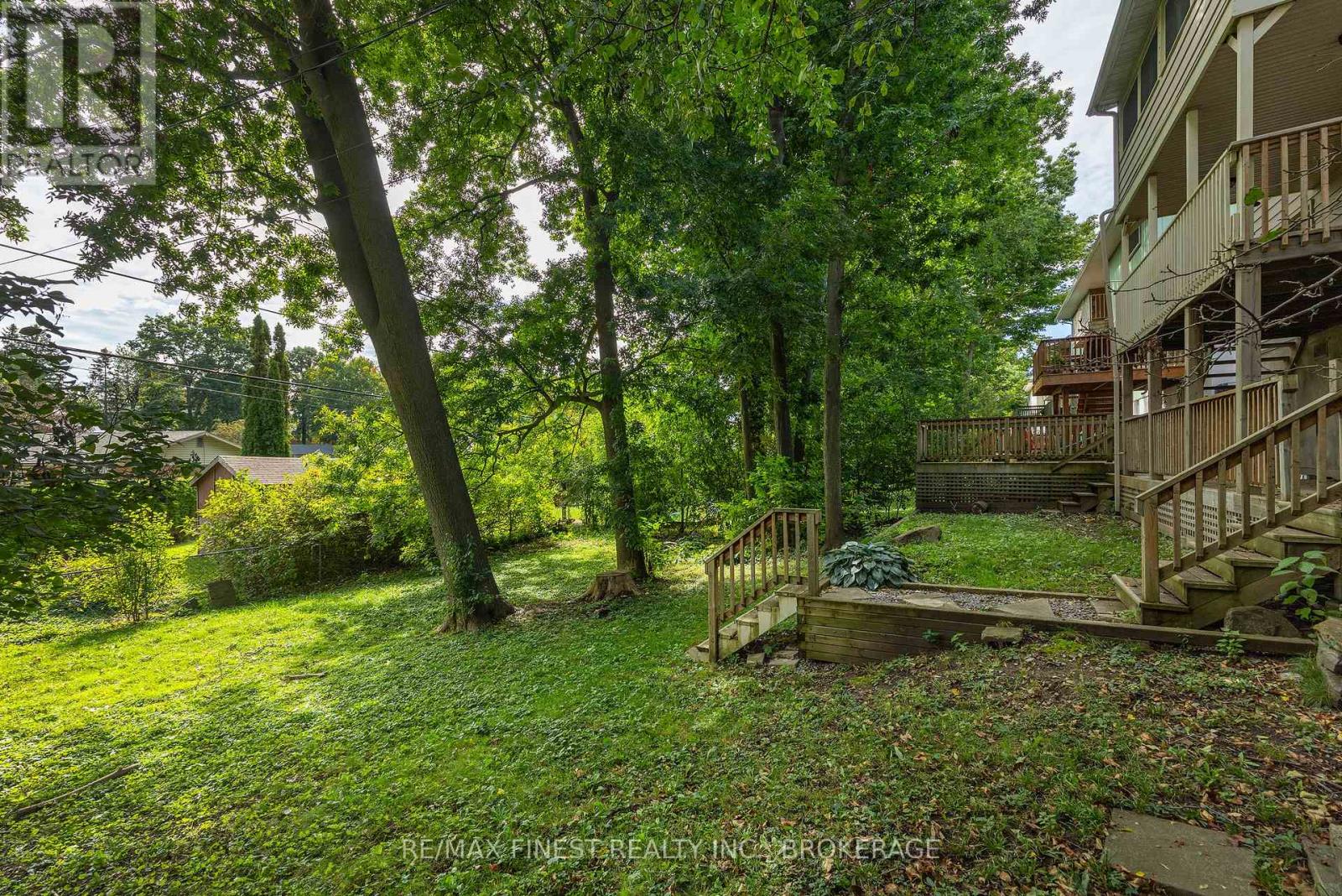 933 MAYFAIR CRESCENT - 40