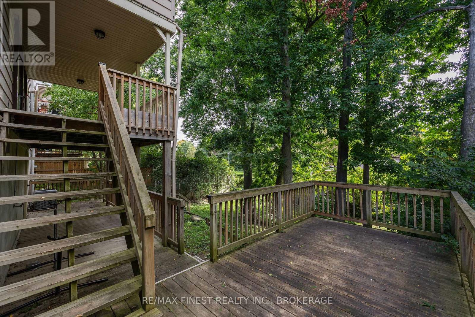 933 MAYFAIR CRESCENT - 44