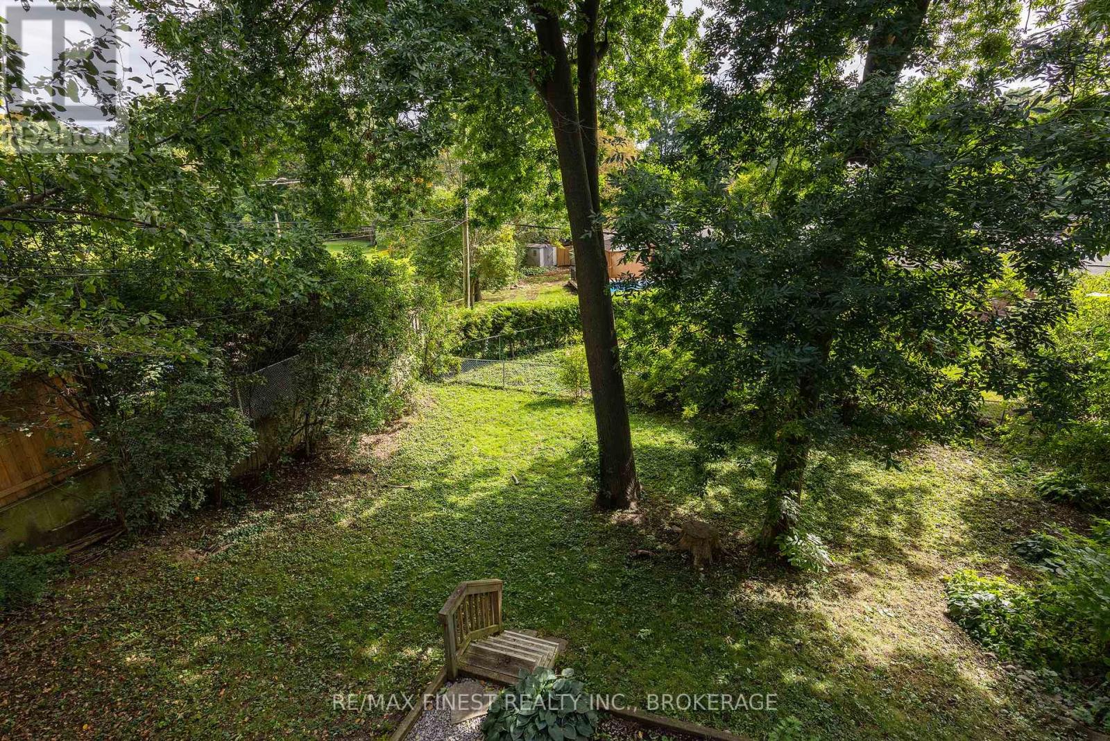 933 MAYFAIR CRESCENT - 47