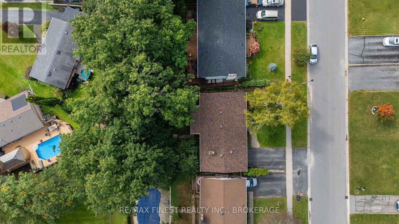 933 MAYFAIR CRESCENT - 48