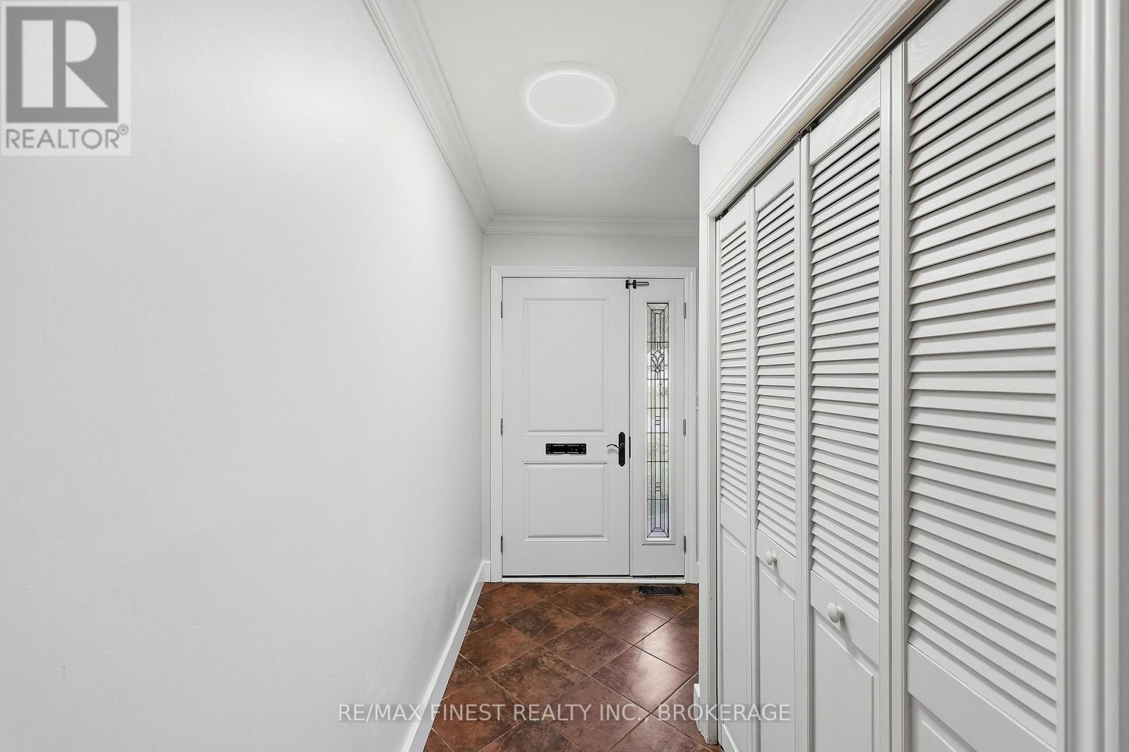 933 MAYFAIR CRESCENT - Image 5