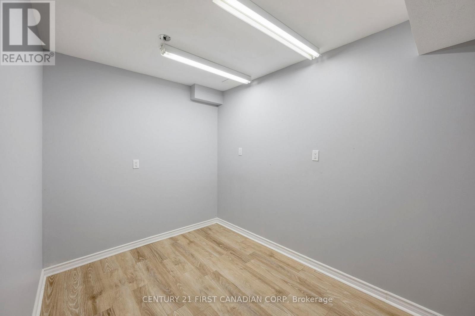 #135 600 HYDE PARK ROAD - Image 32
