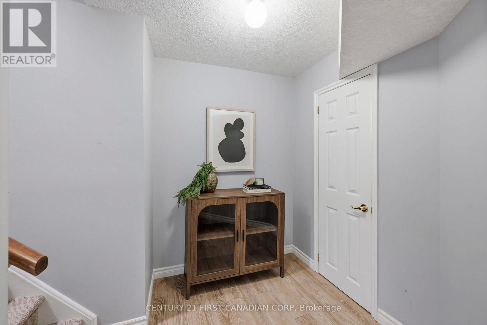 #135 600 HYDE PARK ROAD - 33