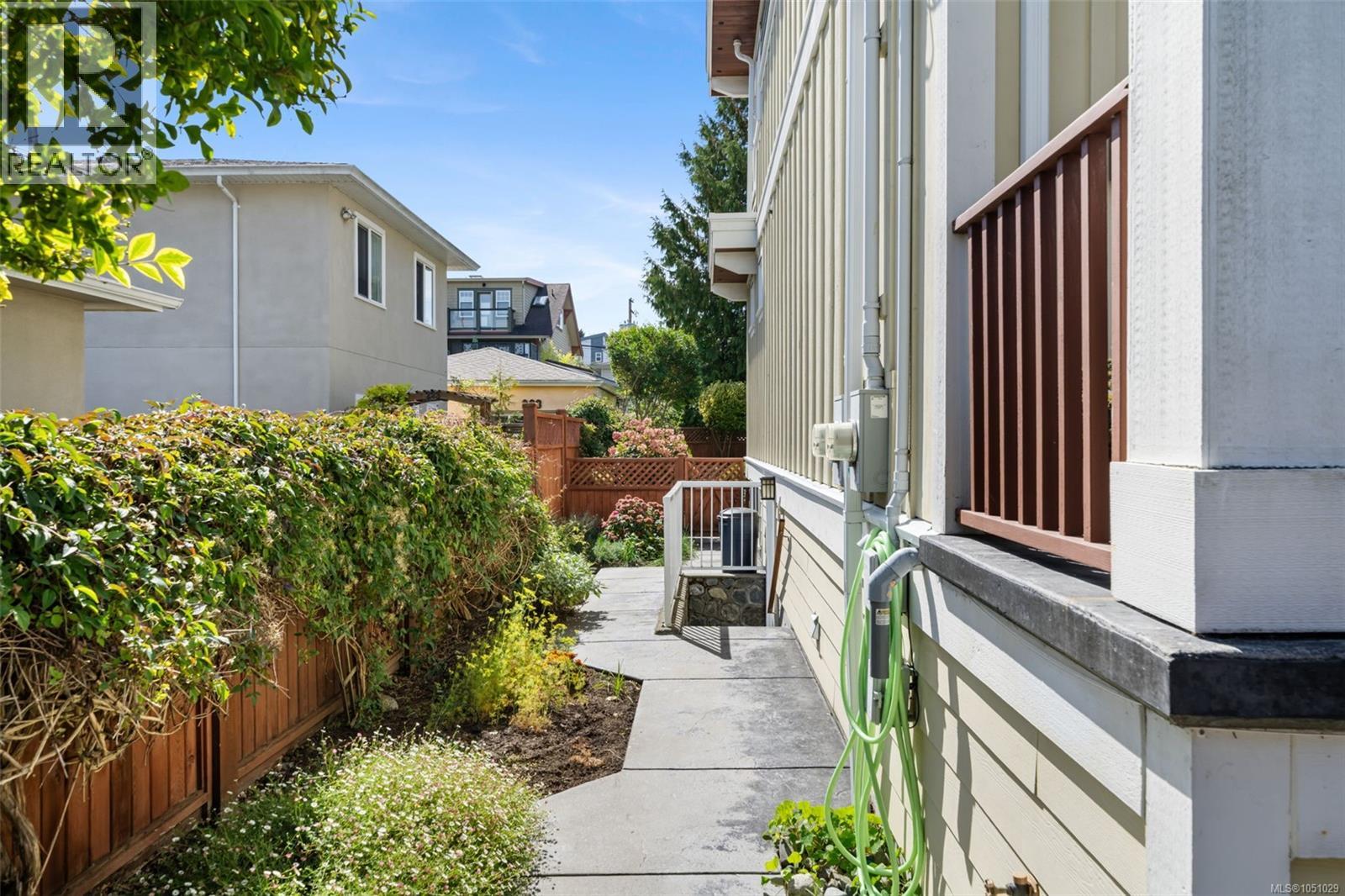 219 Michigan St - Image 34