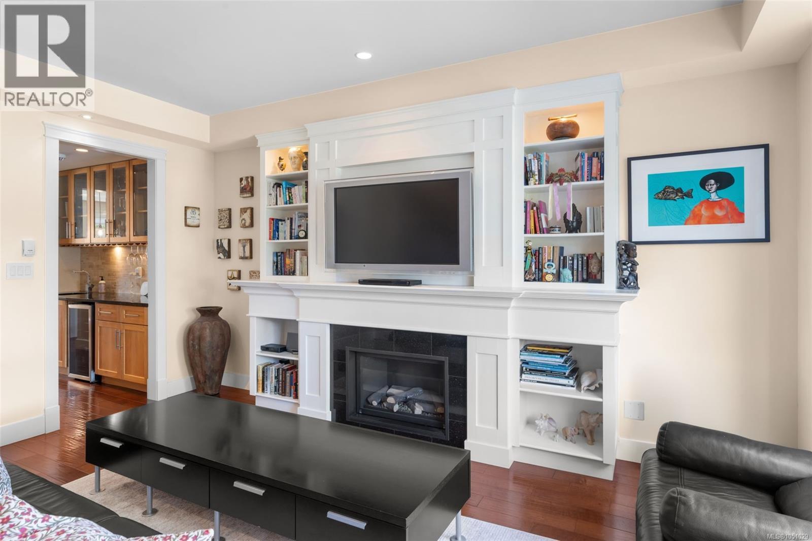 219 Michigan St - 8