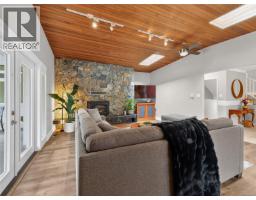 Kitchen - 5209 Old West Saanich Rd, Saanich, BC V8X3X1 Photo 22