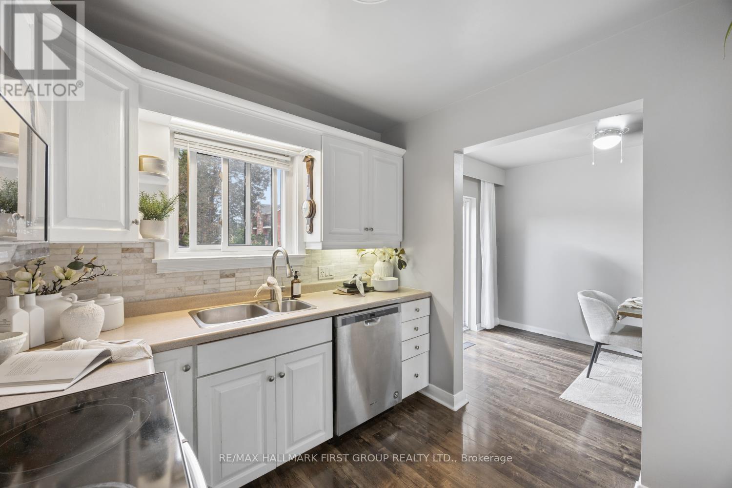 7 ELLENDALE DRIVE - 11