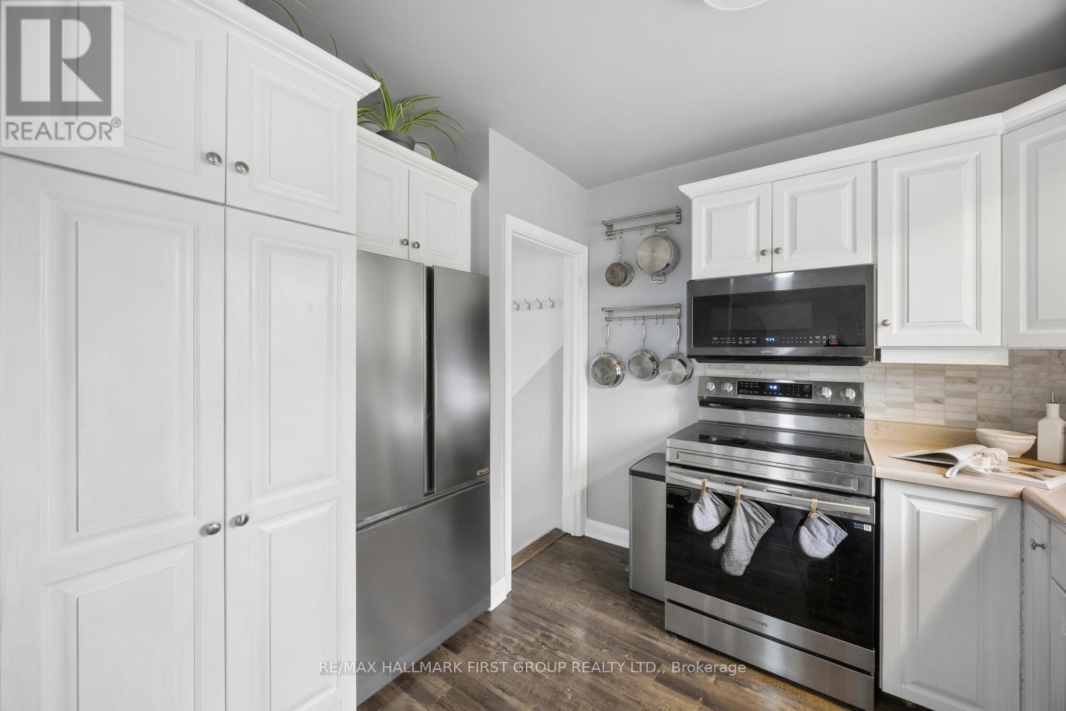 7 ELLENDALE DRIVE - 13