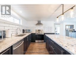 Dining room - 1720 Tay Point Road, Penetanguishene, ON L9M1X7 Photo 9
