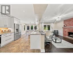 Living room - 2087 Mayflower Boulevard, Oakville, ON L6H4E8 Photo 6
