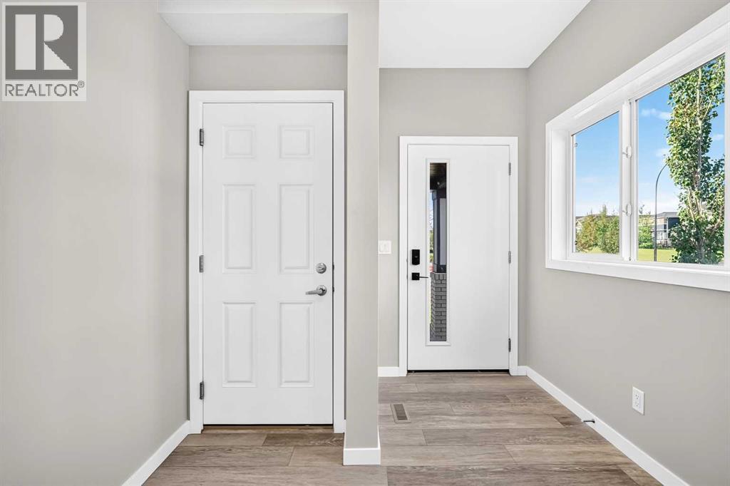 570 Creekstone Circle SW, Calgary, Alberta, T2X4Y3 — thumbnail 3