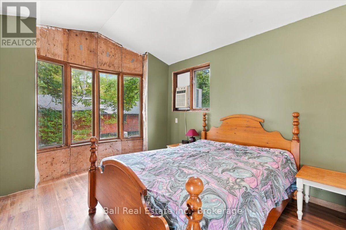 14 WAITE COURT - 32