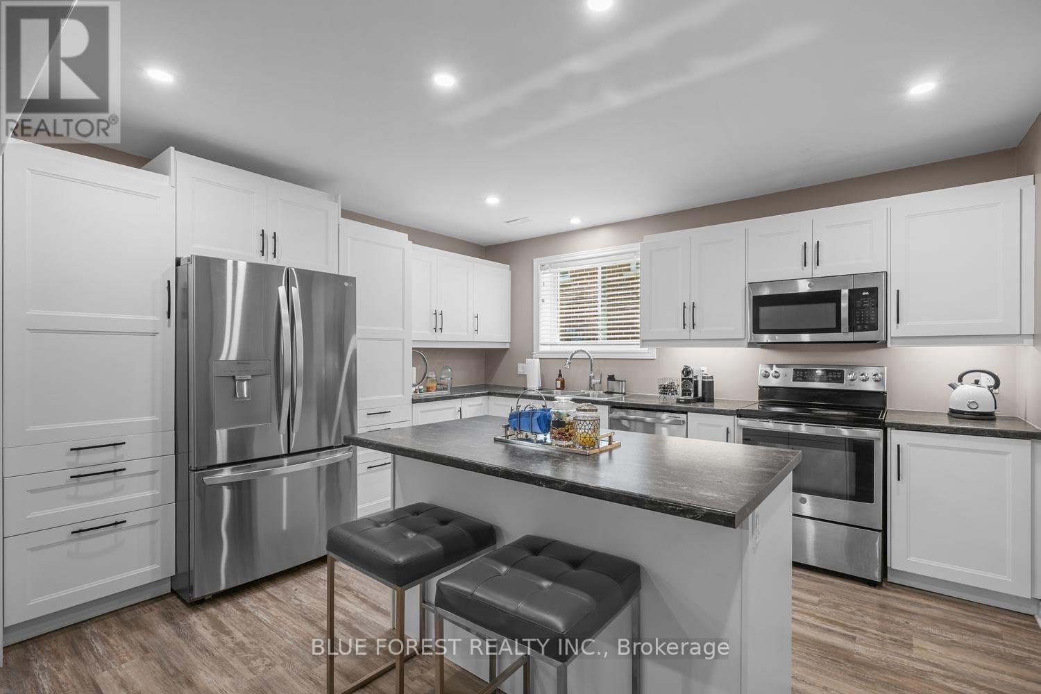 10 SYMPHONY COURT - Image 29