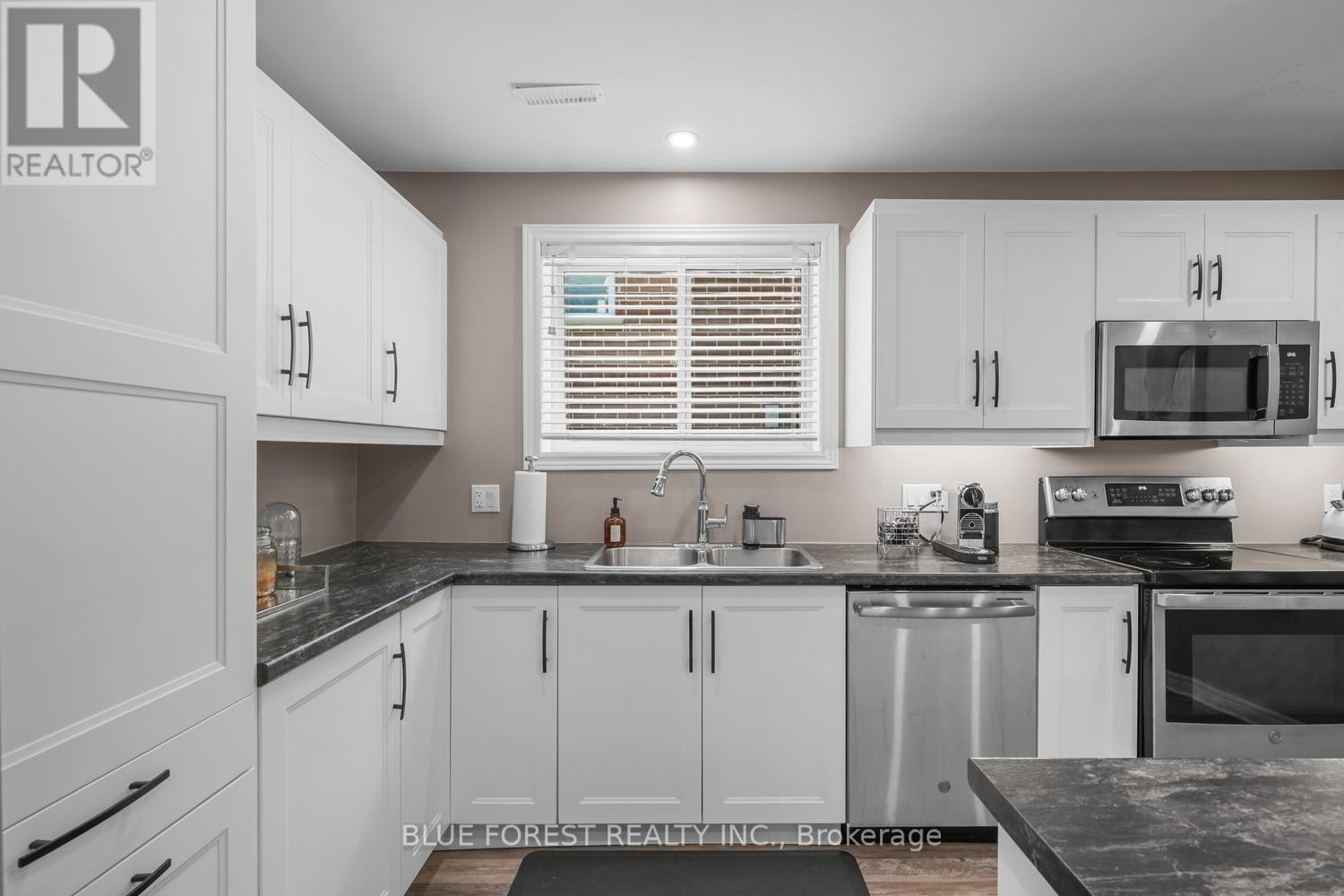 10 SYMPHONY COURT - Image 30