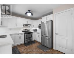 Bathroom - 10 Symphony Court, Central Elgin, ON N5P4K1 Photo 6