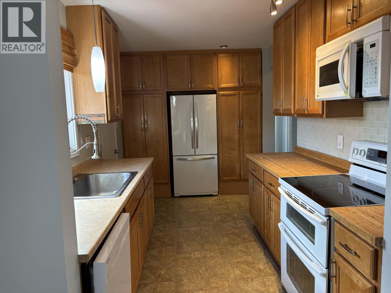Photo 25 of 33 — 4157 MORGAN CRESCENT · Prince George, BC