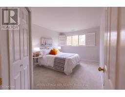 Bedroom 4 - 364 Dixon Boulevard, Newmarket, ON L3Y5C4 Photo 9