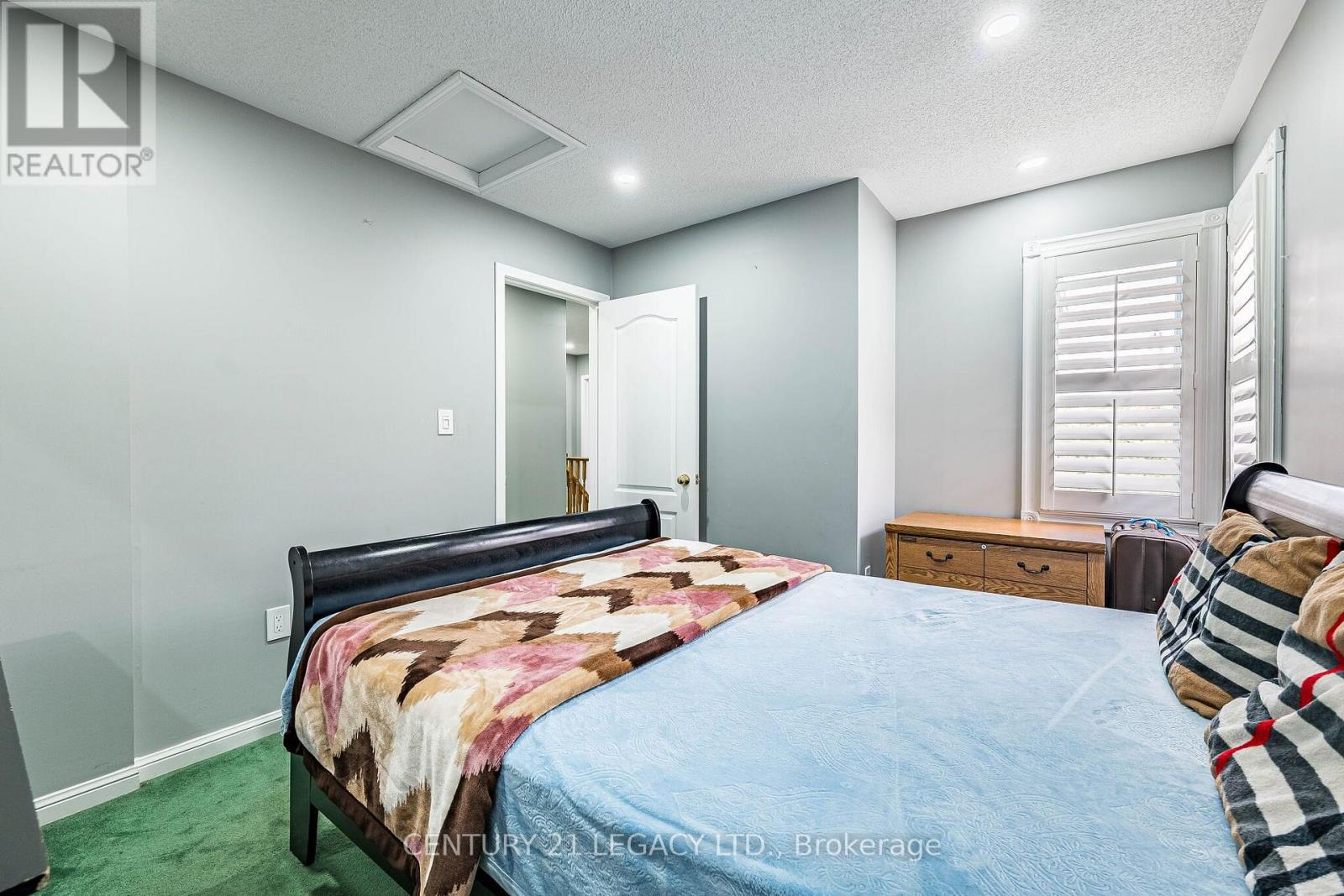 64 NARROW VALLEY CRESCENT - 28