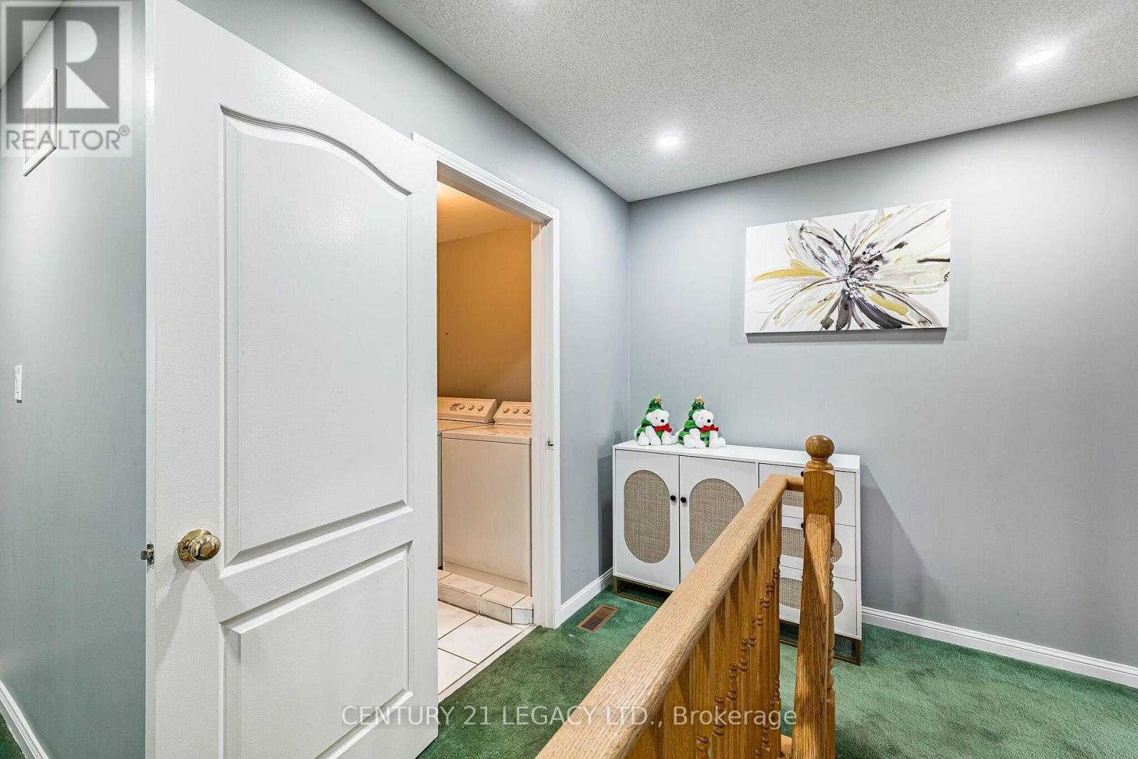 64 NARROW VALLEY CRESCENT - 39