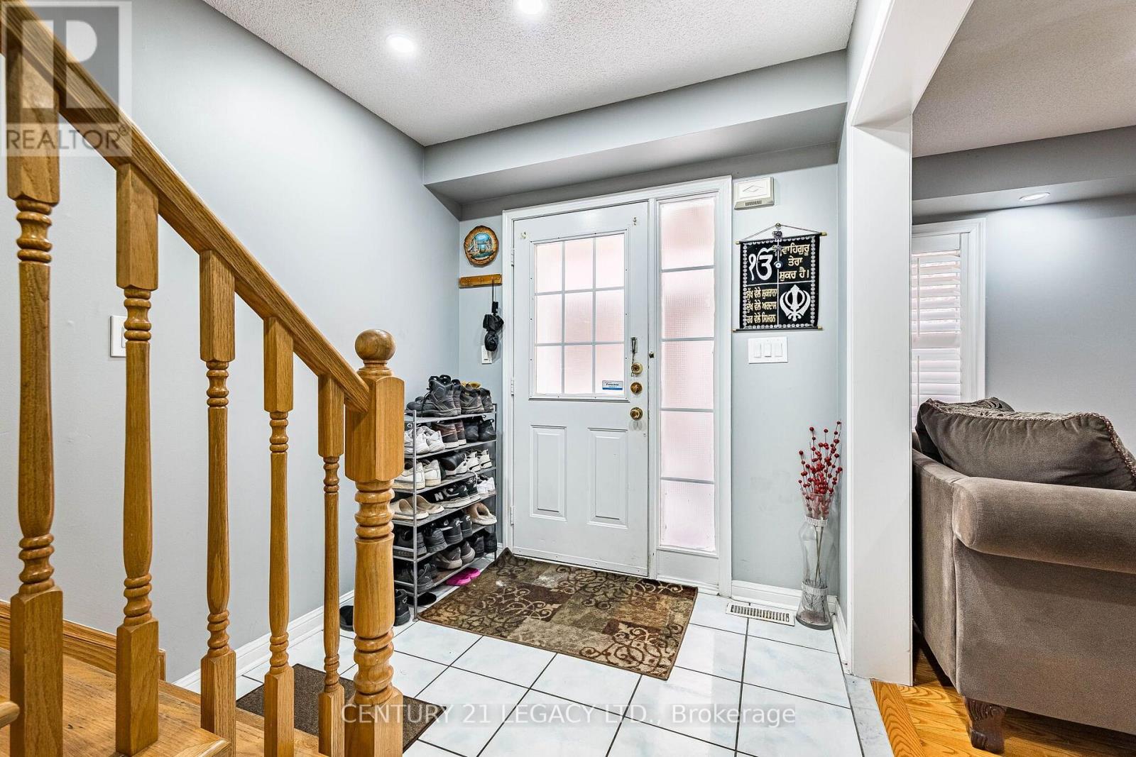 Photo of 64 NARROW VALLEY CRESCENT