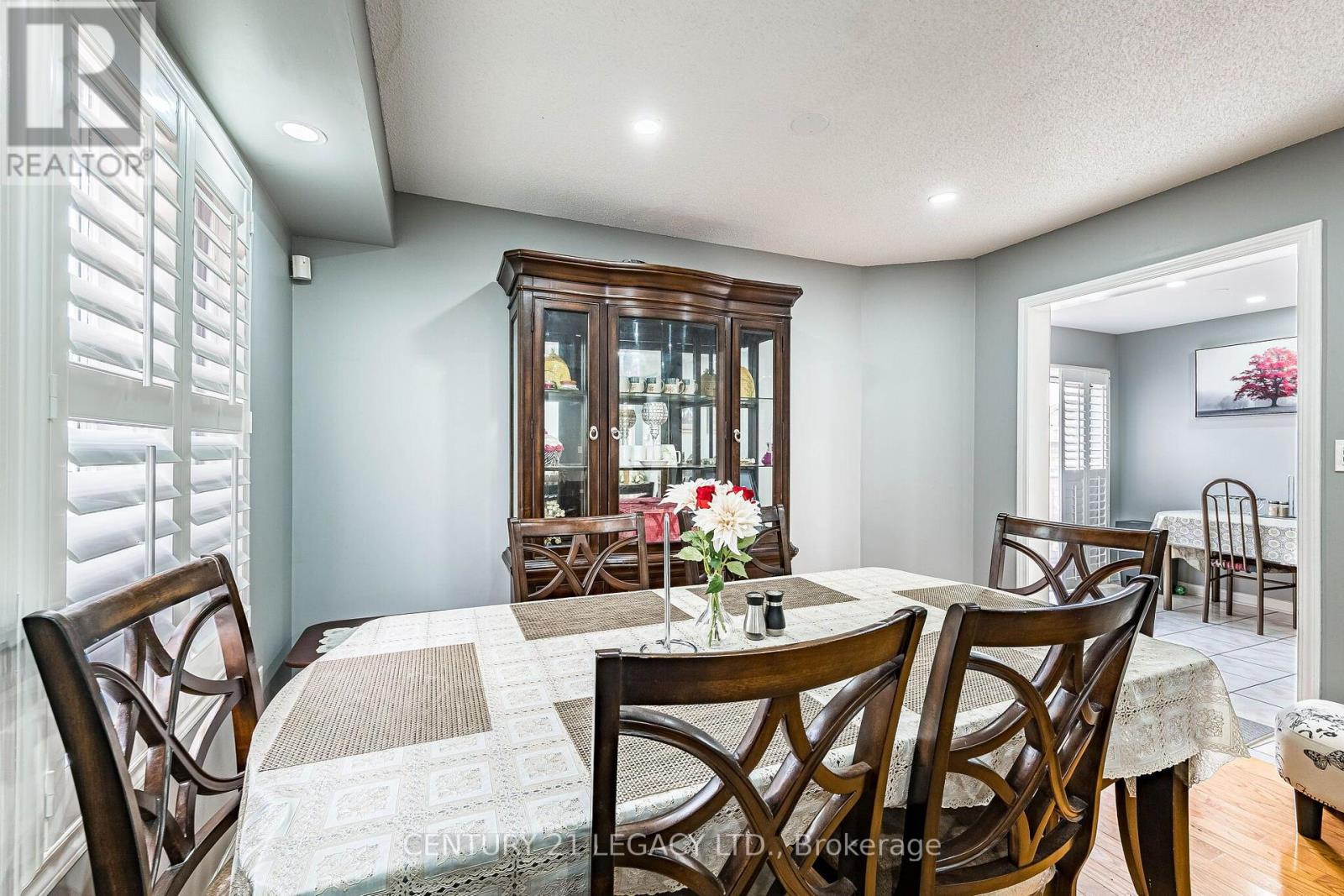 Photo of 64 NARROW VALLEY CRESCENT