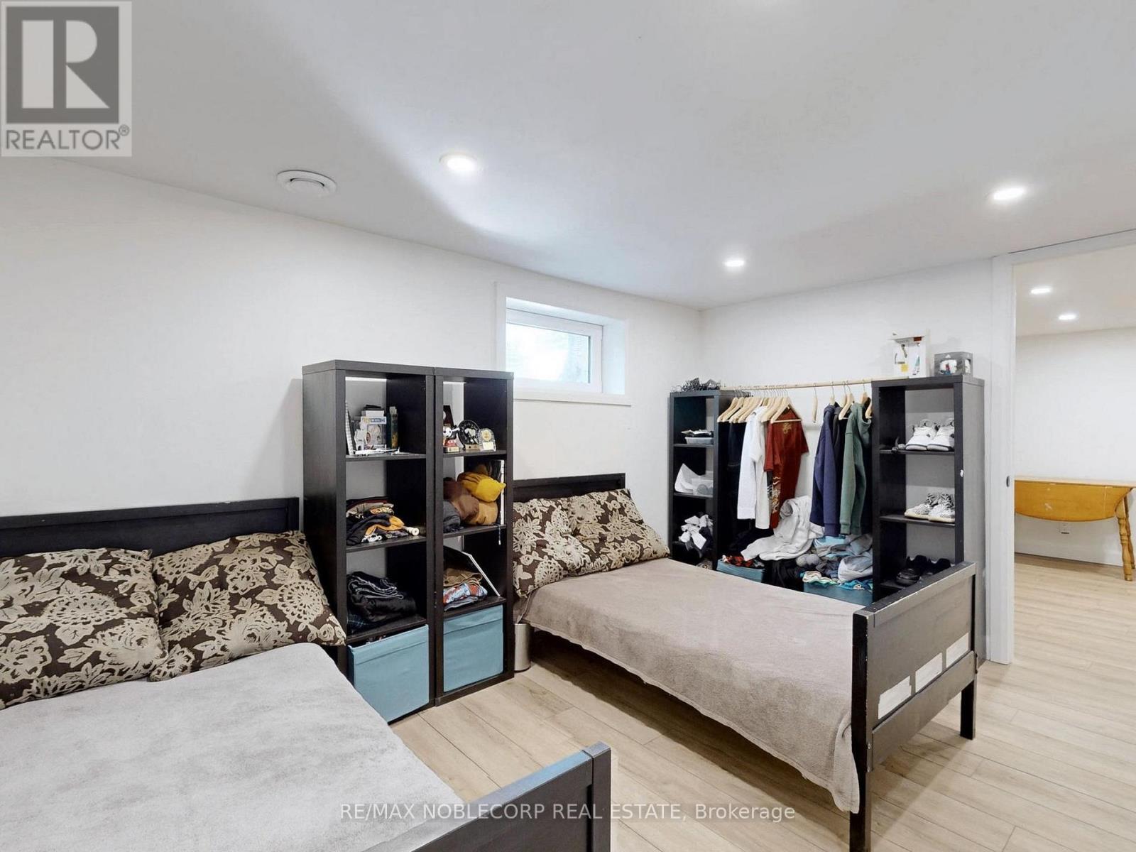 100 ROCKPORT CRESCENT - 32