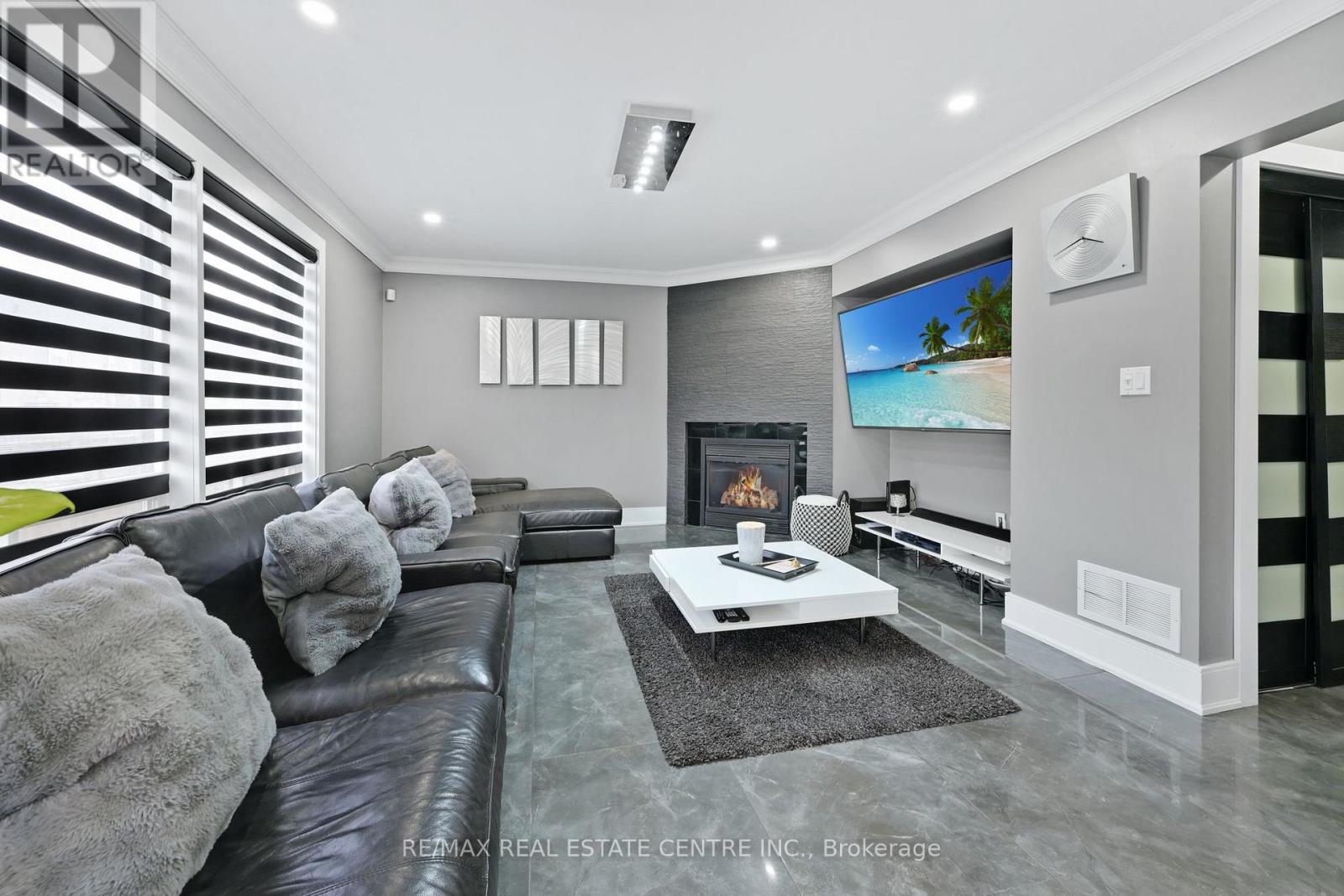 1352 MCGUFFIN GATE - 18