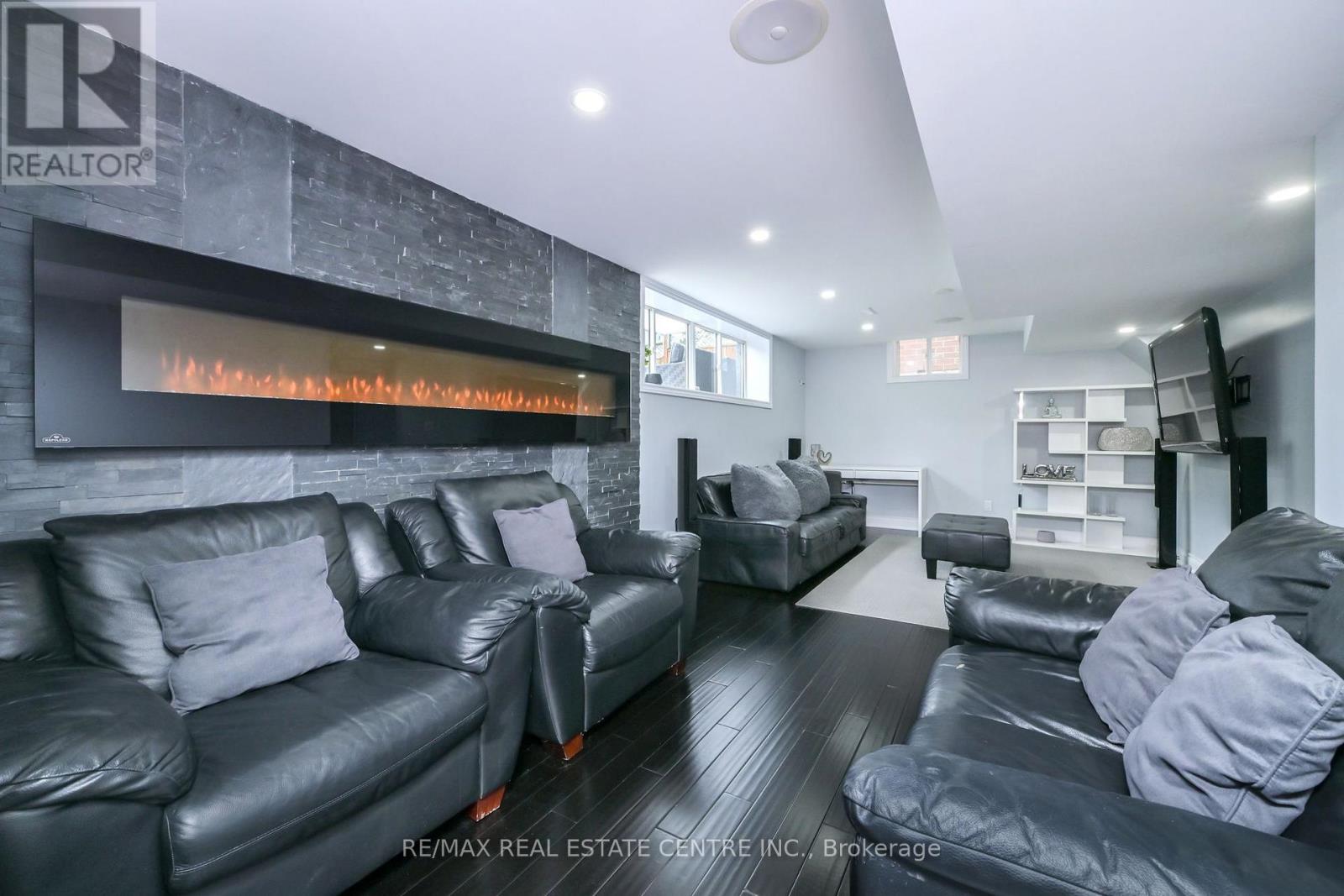 1352 MCGUFFIN GATE - 34