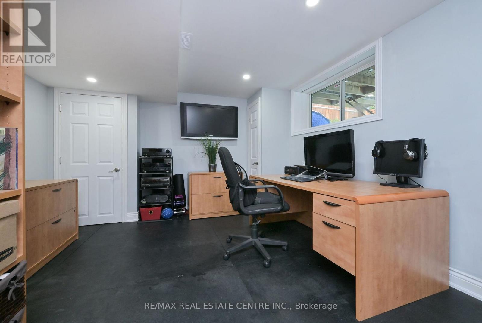 1352 MCGUFFIN GATE - 35