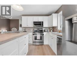 3pc Bathroom - 47 N 1 Street E, Magrath, AB T0K1J0 Photo 10