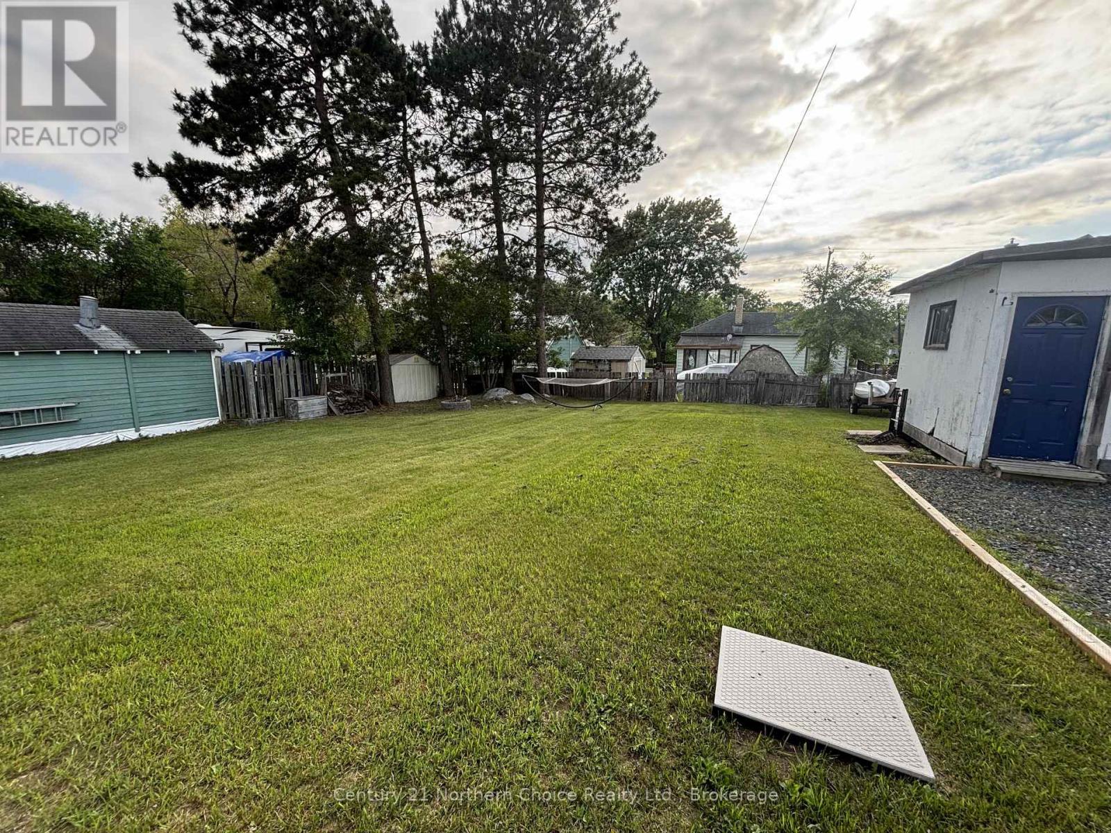 14 SCRAMBLE AVENUE - Image 12