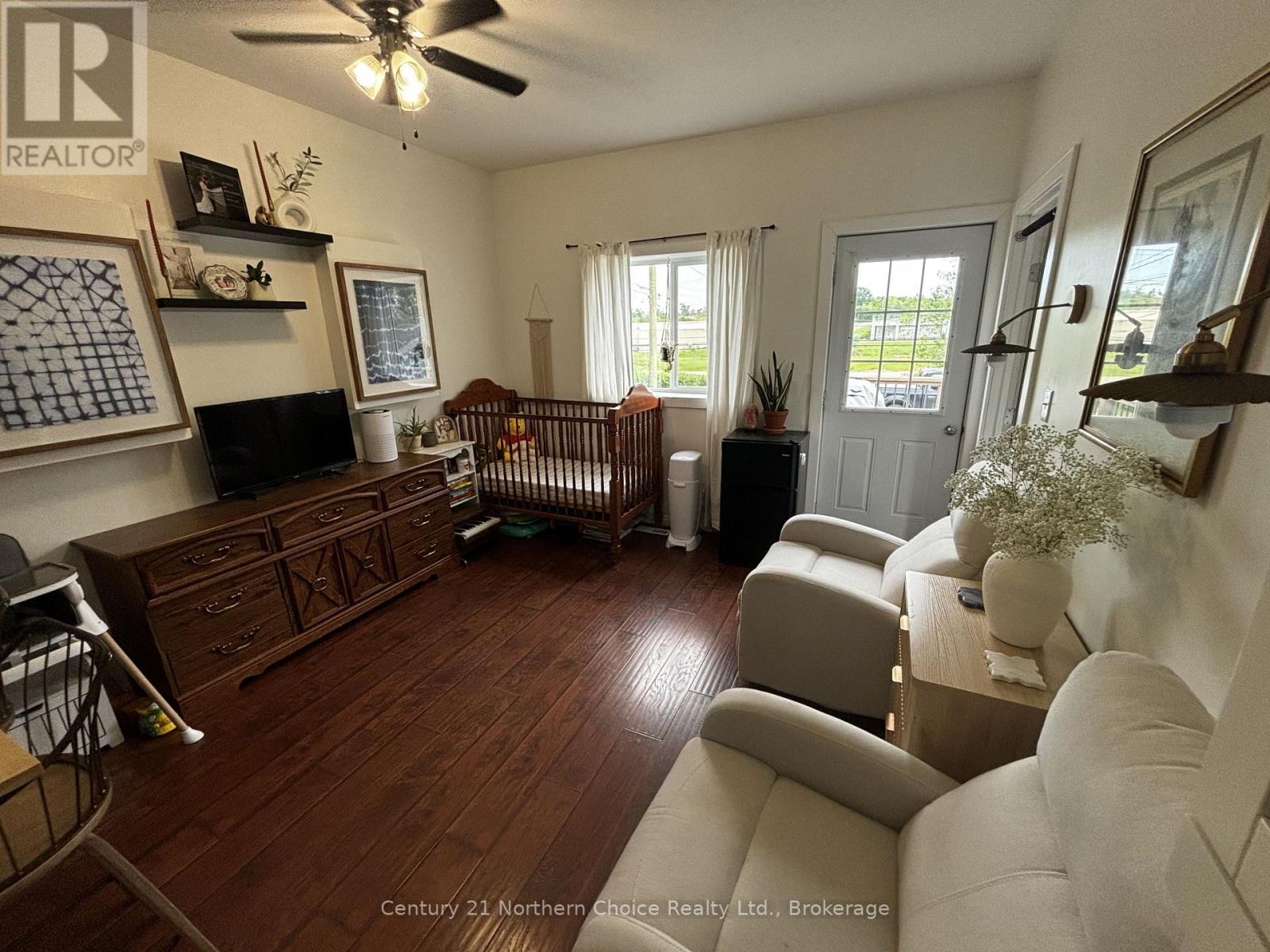 14 SCRAMBLE AVENUE - 6