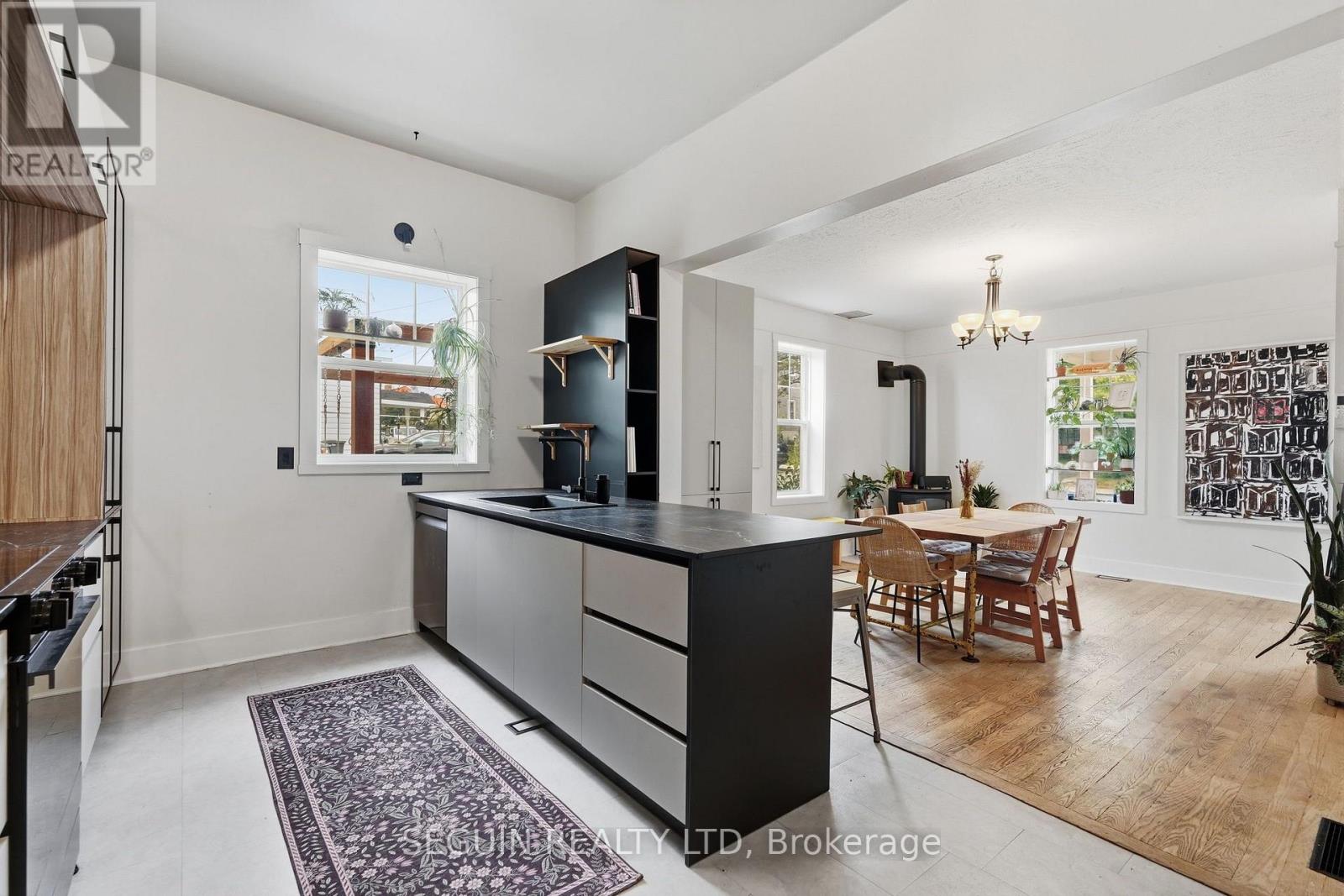 31 JOHN STREET - 16