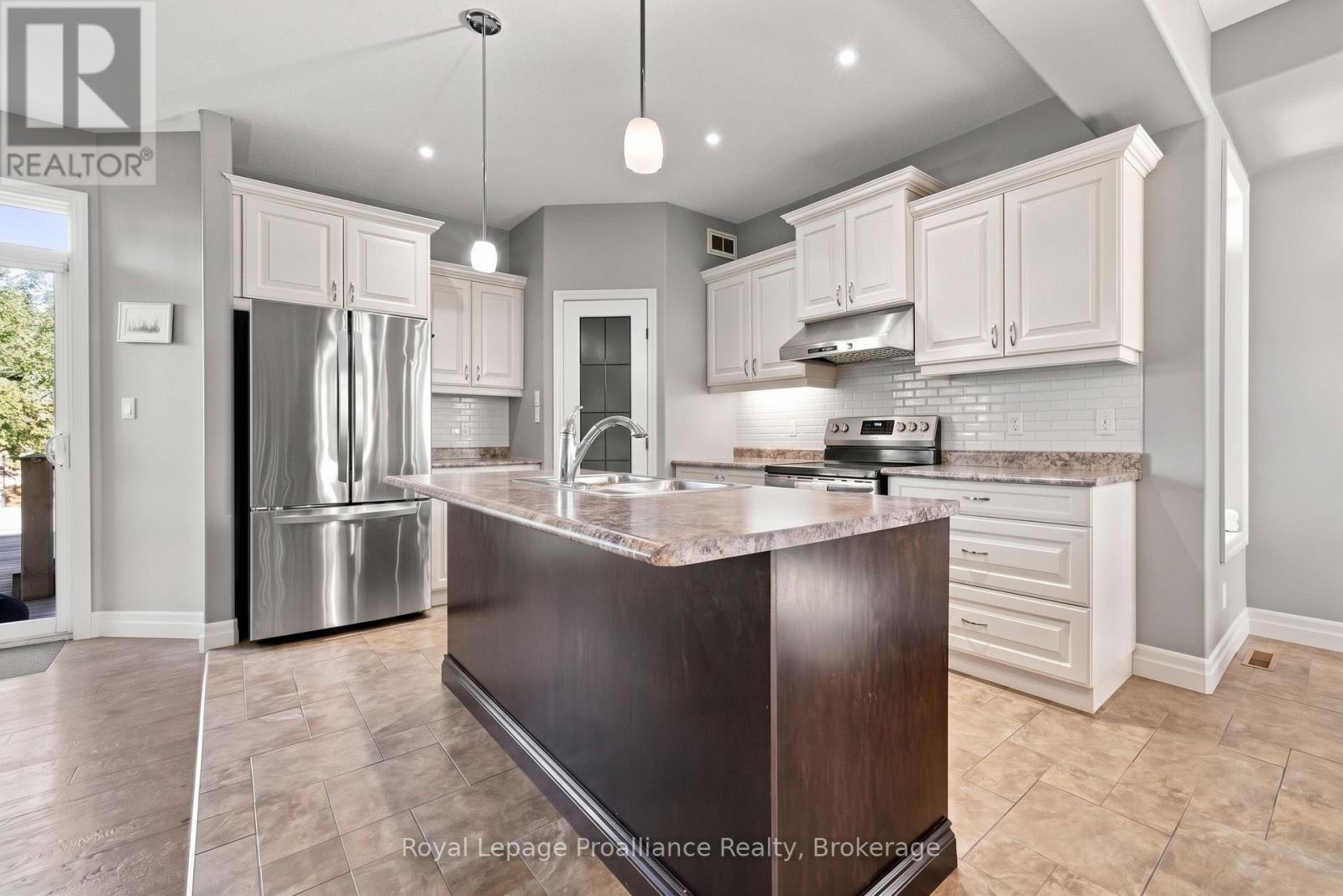 56 CAVENDISH DRIVE - 6