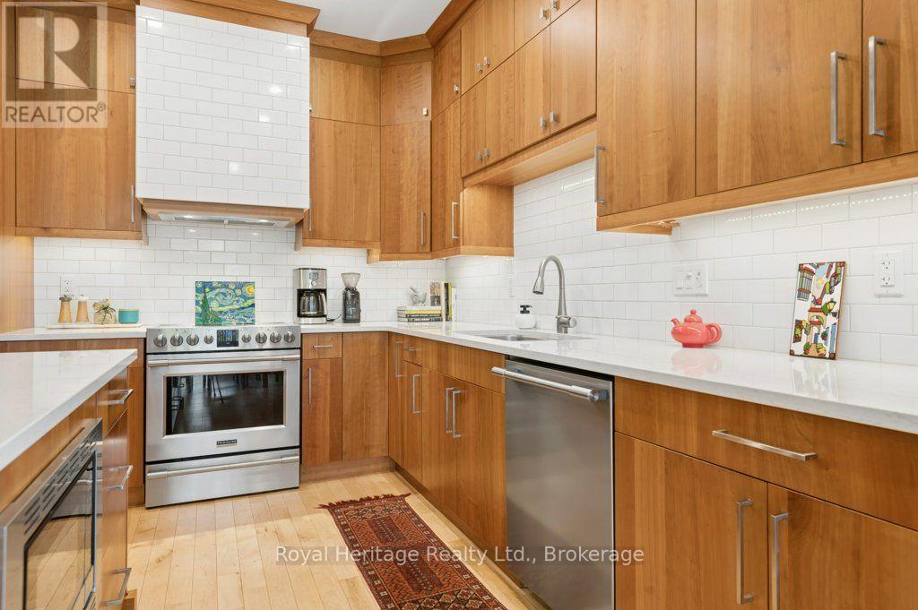 54 Hummingbird Drive, Belleville, ON photo 12