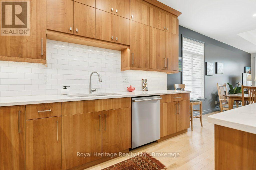 54 HUMMINGBIRD DRIVE - 15
