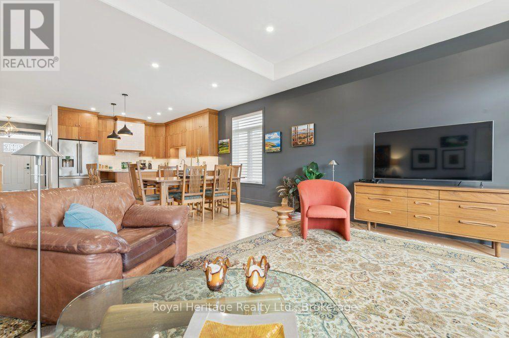 54 HUMMINGBIRD DRIVE - 22
